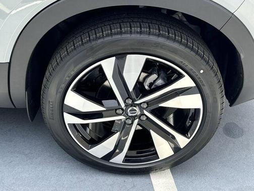Gray Metallic 2024 Volvo XC40 B5 Plus Dark Theme