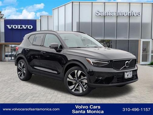 2026 Volvo XC40 B4 Plus