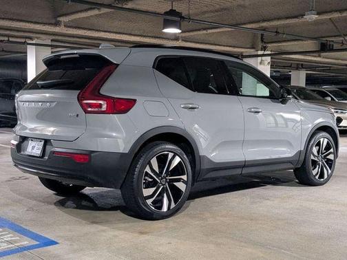Gray Metallic 2025 Volvo XC40 B5 Ultra Dark Theme