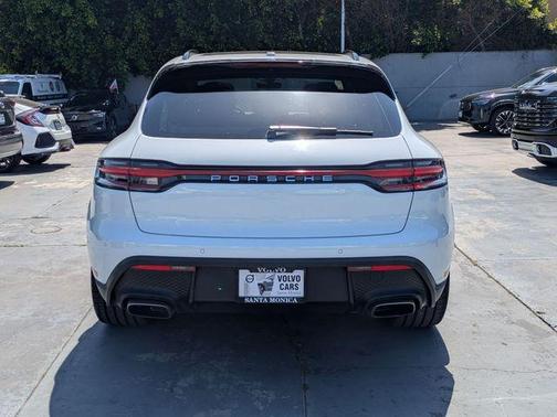 Carrara White Metallic 2022 Porsche Macan Base