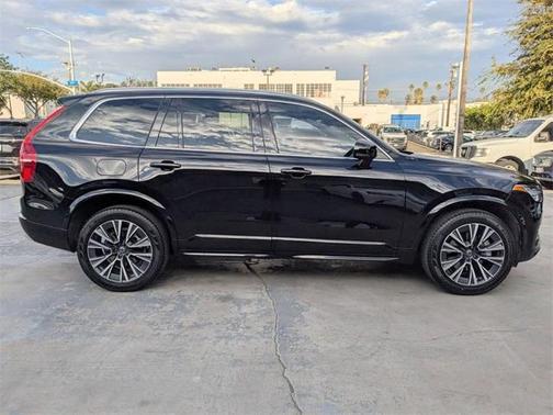 2022 Volvo XC90 T5 Momentum 7 Passenger