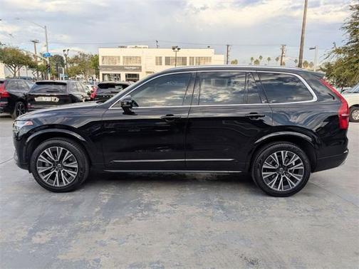 2022 Volvo XC90 T5 Momentum 7 Passenger