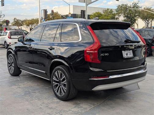 2022 Volvo XC90 T5 Momentum 7 Passenger