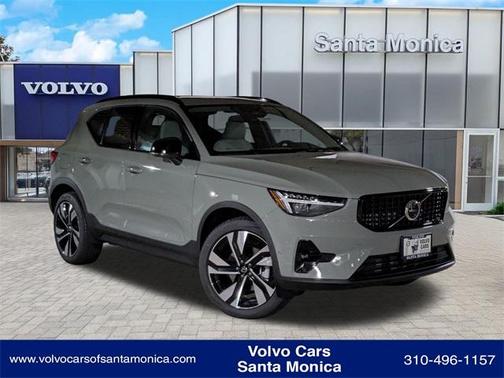 2025 Volvo XC40 B5 Ultra Dark Theme