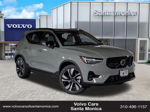 2025 Volvo XC40 B5 Ultra Dark Theme