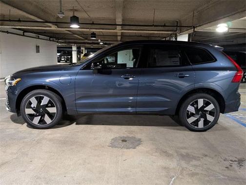 2025 Volvo XC60 Plug-In Hybrid T8 Plus