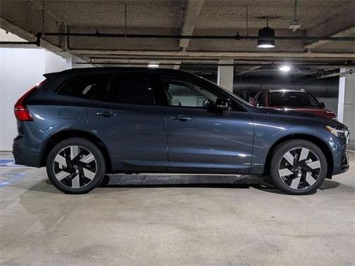 2025 Volvo XC60 Plug-In Hybrid T8 Plus