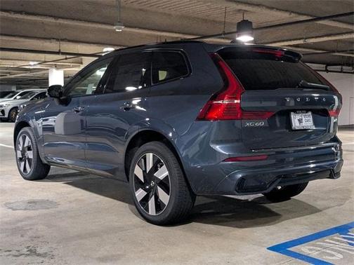 2025 Volvo XC60 Plug-In Hybrid T8 Plus