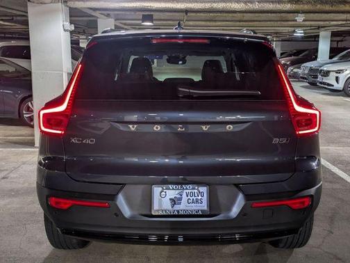 2026 Volvo XC40 B5 Ultra