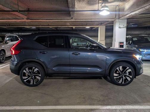 2026 Volvo XC40 B5 Ultra