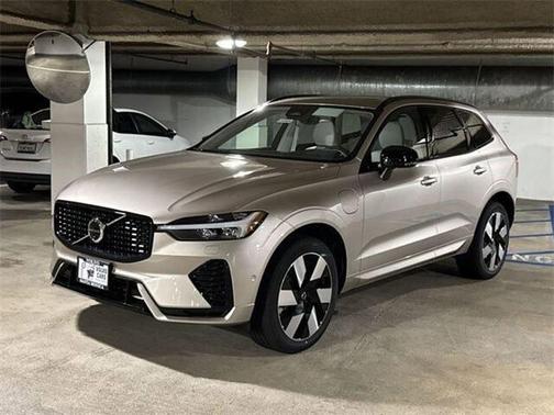 2025 Volvo XC60 Plug-In Hybrid T8 Plus