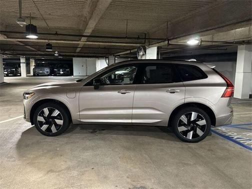 2025 Volvo XC60 Plug-In Hybrid T8 Plus