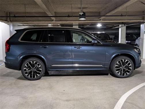 2025 Volvo XC90 B5 Plus 7-Seater