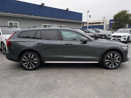 2026 Volvo V60 Cross Country B5 Ultra