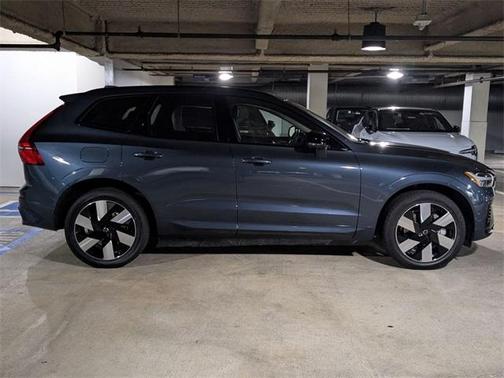 2025 Volvo XC60 Plug-In Hybrid T8 Plus