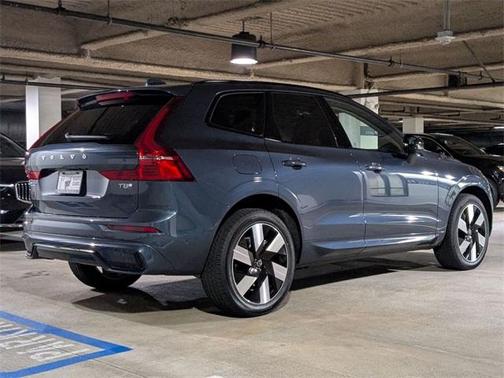 2025 Volvo XC60 Plug-In Hybrid T8 Plus