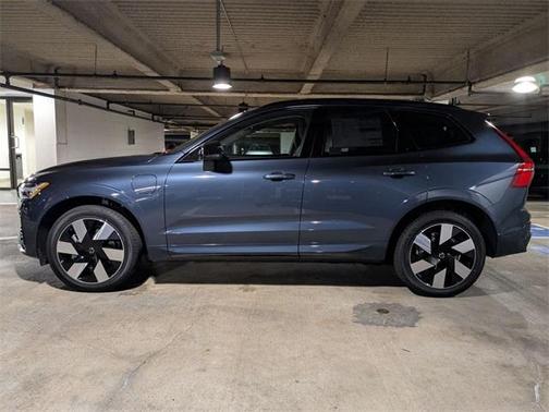 2025 Volvo XC60 Plug-In Hybrid T8 Plus