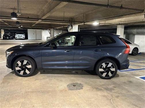 2025 Volvo XC60 Plug-In Hybrid T8 Plus