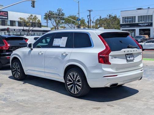 Ice White 2020 Volvo XC90 T5 Momentum 7 Passenger
