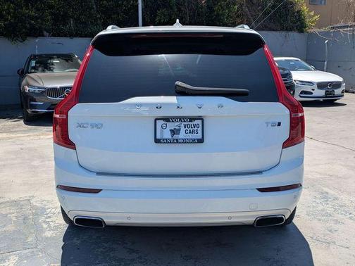 Ice White 2020 Volvo XC90 T5 Momentum 7 Passenger