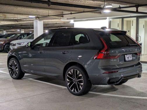 Forest Green 2026 Volvo XC60 B5 Ultra