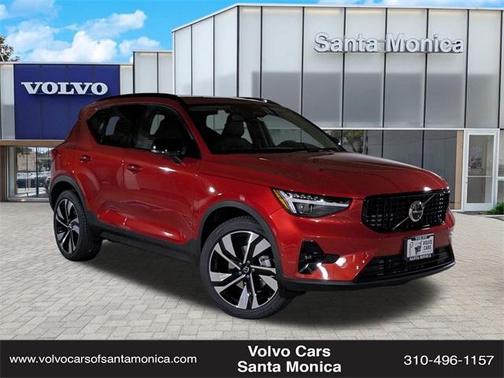 2025 Volvo XC40 B5 Ultra Dark Theme