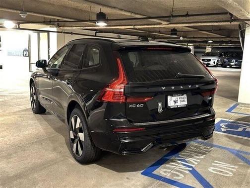 2025 Volvo XC60 Plug-In Hybrid T8 Plus