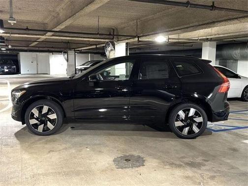2025 Volvo XC60 Plug-In Hybrid T8 Plus