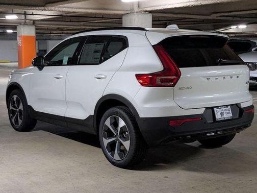 2026 Volvo XC40 B5 Plus