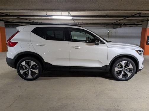 2026 Volvo XC40 B5 Plus