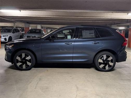 2025 Volvo XC60 Plug-In Hybrid T8 Plus