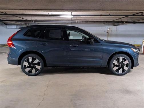 2025 Volvo XC60 Plug-In Hybrid T8 Plus
