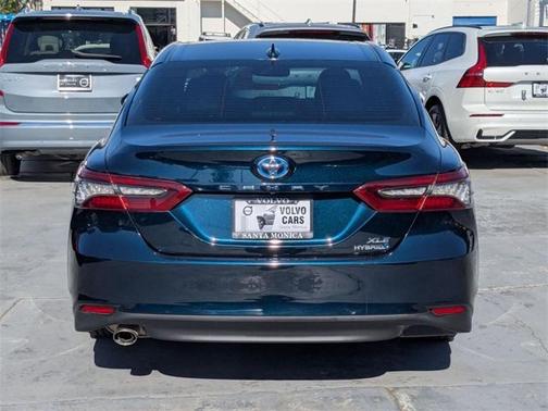 2021 Toyota Camry Hybrid XLE