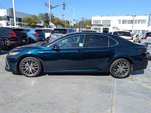 2021 Toyota Camry Hybrid XLE