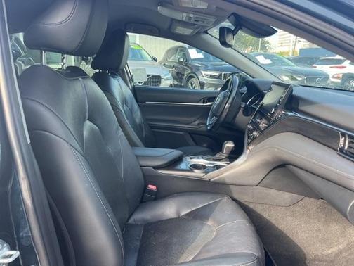 2021 Toyota Camry Hybrid XLE