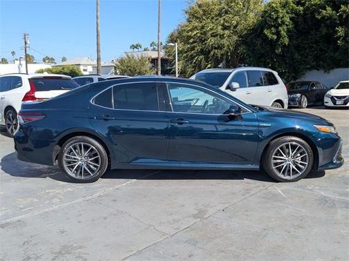 2021 Toyota Camry Hybrid XLE