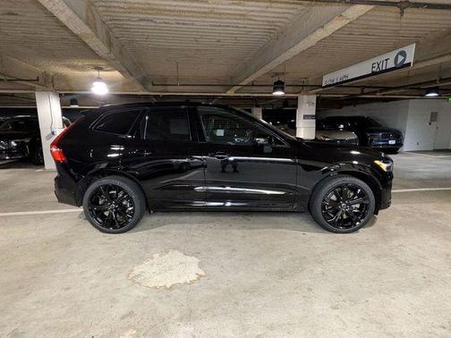 Onyx Black Metallic 2026 Volvo XC60 Plug-In Hybrid T8 Ultra Black Edition