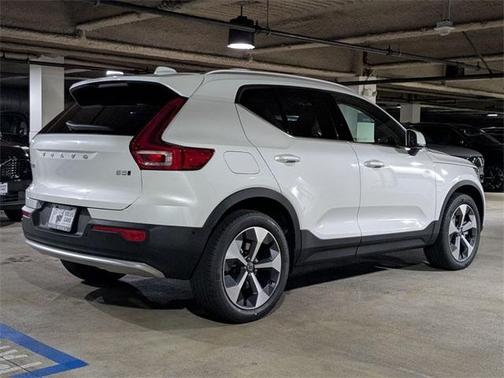 2025 Volvo XC40 B5 Plus Bright Theme