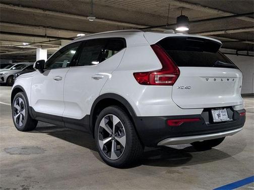 2025 Volvo XC40 B5 Plus Bright Theme