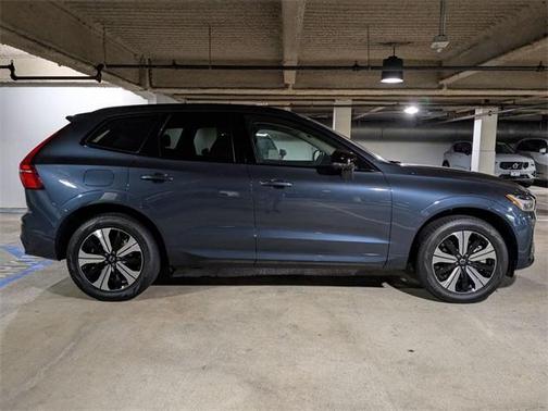 2025 Volvo XC60 Plug-In Hybrid T8 Core