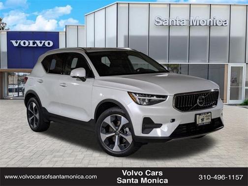 2025 Volvo XC40 B5 Core Bright Theme