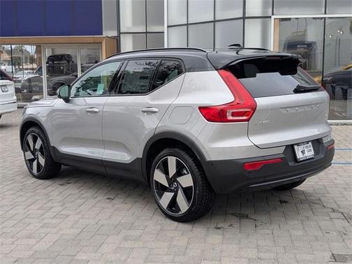 2025 Volvo EX40 Single Motor Extended Range Plus