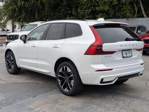 2026 Volvo XC60 B5 Plus