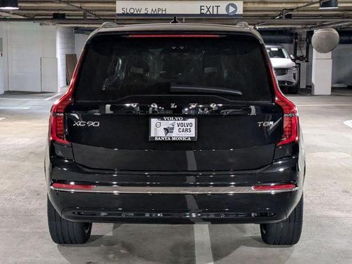 Onyx Black Metallic 2026 Volvo XC90 Plug-In Hybrid T8 Plus 6-Seater