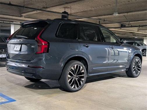 2026 Volvo XC90 B6 Ultra Dark Theme 7-Seater