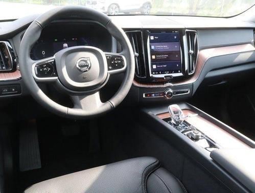 2024 Volvo XC60 Recharge Plug-In Hybrid T8 Ultimate Dark Theme