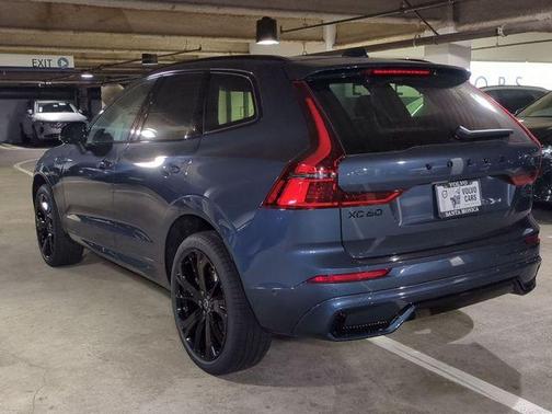 Denim Blue Metallic 2026 Volvo XC60 Plug-In Hybrid T8 Ultra Black Edition