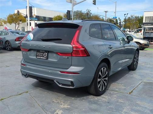 2024 Volvo XC60 B5 Plus Dark Theme