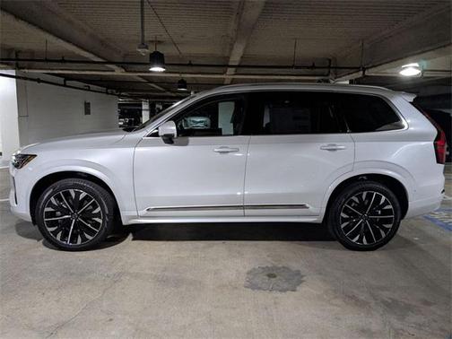 2025 Volvo XC90 B6 Plus 7-Seater