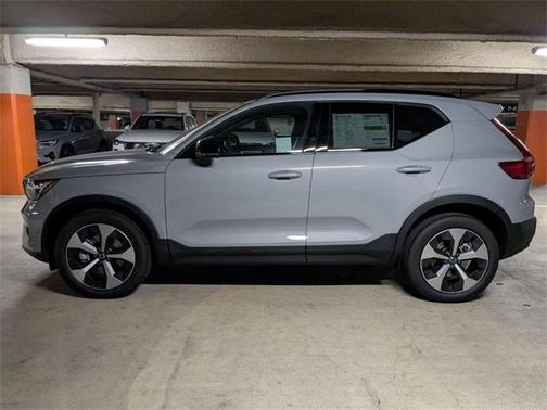 2026 Volvo XC40 B5 Plus